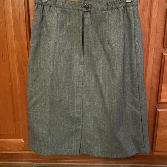 Skirt - Picture 2 of 3